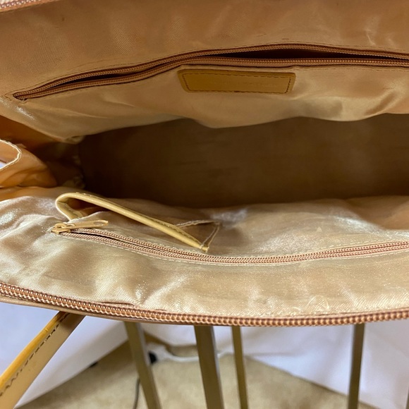 Classy Women’s tan leather purse - Picture 5 of 5